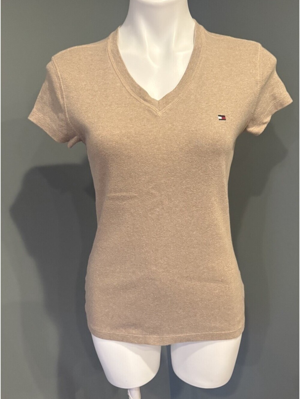 Tommy Hilfiger Women’s T-Shirt Tan Brown V-Neck Preppy 100% Cotton Minimalist